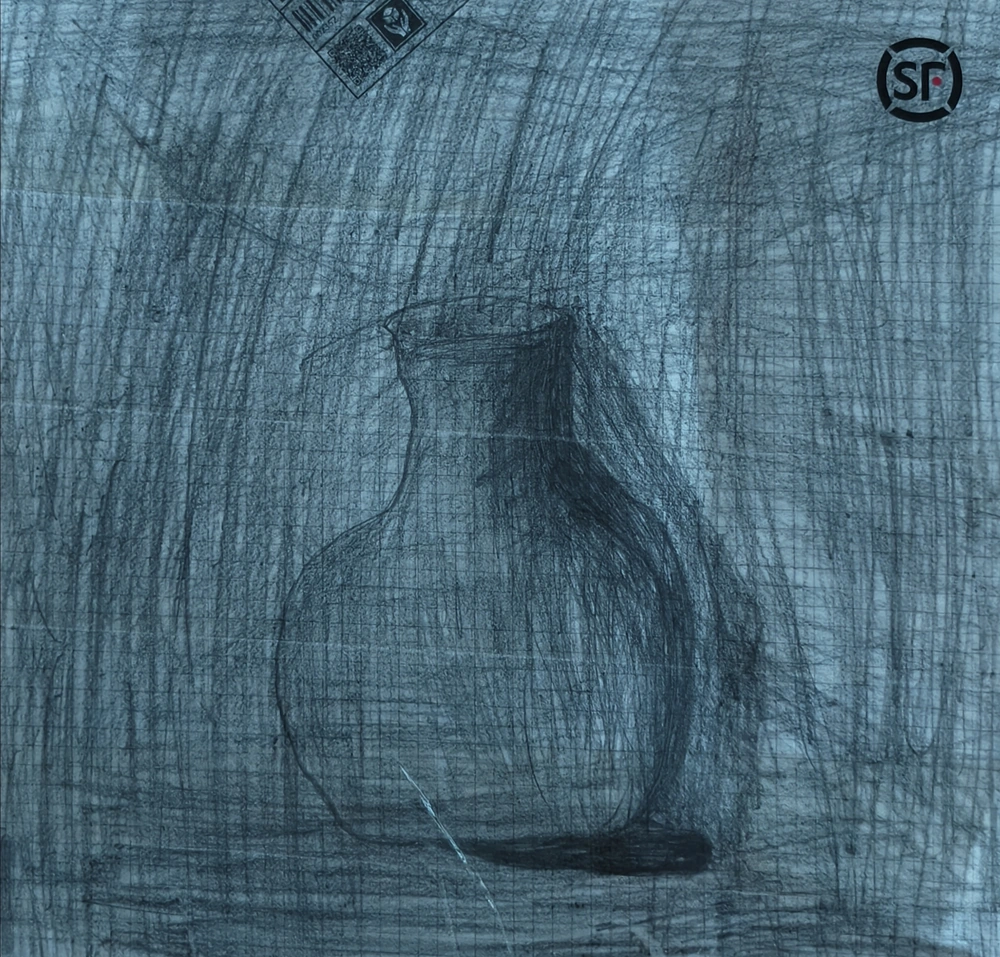 瓶罐素描与胶带 — 先完成瓶罐素描，再用顺丰胶带缠绕。瓶身的明暗与背景的交错排线，透过胶带的纹理和反光显现；顺丰标识也留在画面里。