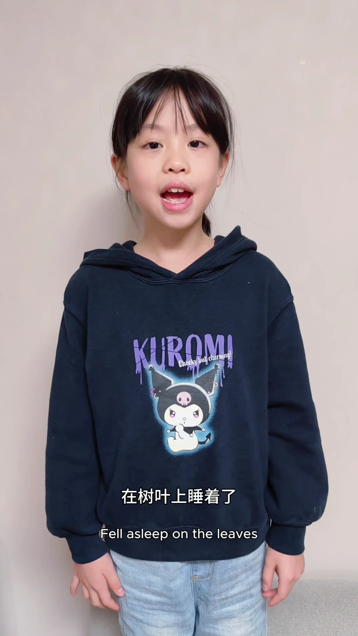 《萤火虫》诗歌朗诵演出画面